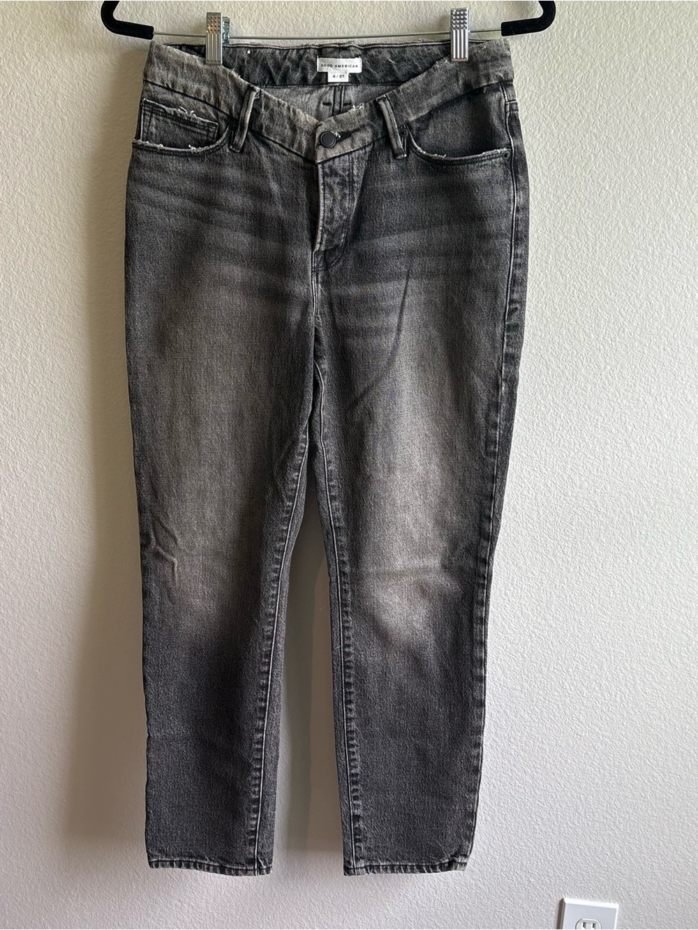 Good American Charcoal Grey / Black V-Waist Jeans